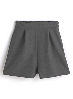 タックショートパンツ