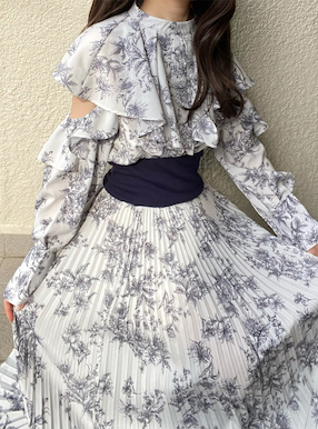 花柄ケープカラーショルダーオープンプリーツワンピース