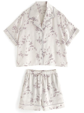 花柄シャツ×ショートパンツセットアップ