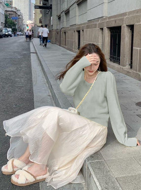 ラウンドネックニットトップス