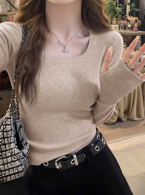 サムホール付きニットトップス