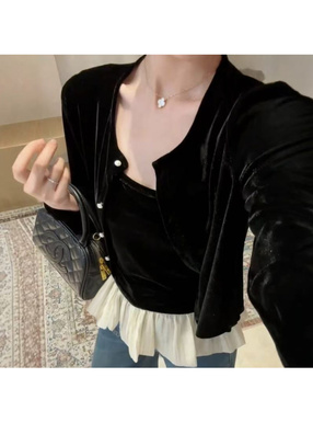 パールボタンカーディガン×裾フリルキャミソールベロアアンサンブル