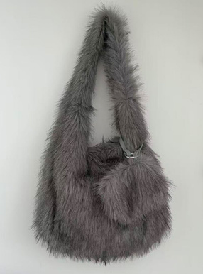 ポーチ付きファーショルダーバッグ