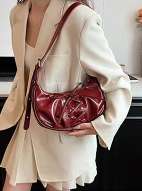 レースアップエナメルショルダーバッグ