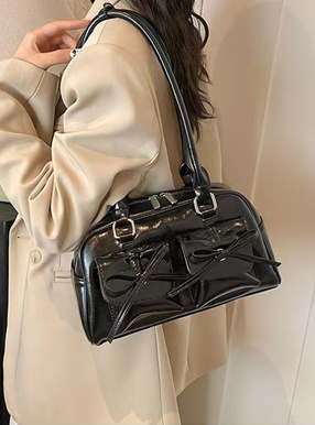 リボンポケットエナメルボストンバッグ