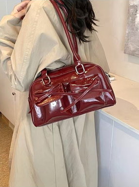 リボンポケットエナメルボストンバッグ