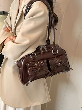 リボンポケットエナメルボストンバッグ