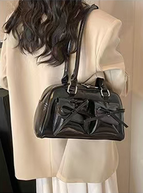 リボンポケットエナメルボストンバッグ