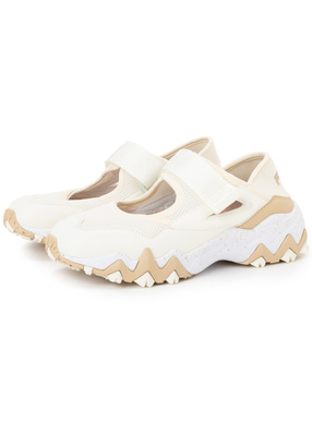 group着用 FILA　ストラップスニーカー