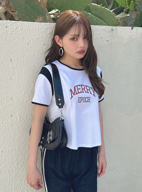クロップド丈配色ロゴTシャツ
