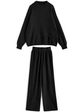 スリットトップス×ワイドパンツニットセットアップ