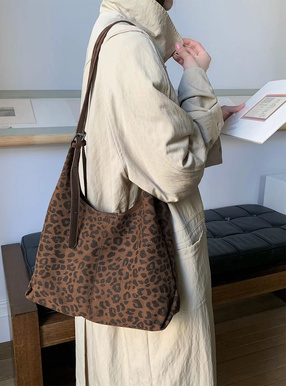 ポーチ付きレオパード柄ダブルショルダｰバッグ