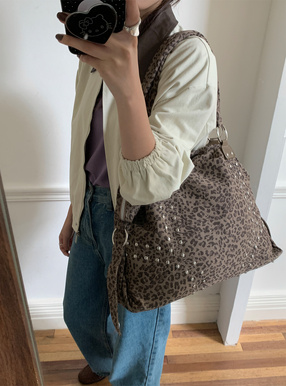 レオパード柄スタッズボストンバッグ