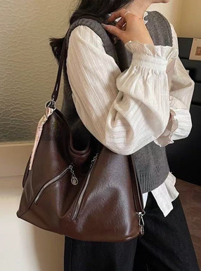 2Wayチャーム付きジップデザインレザーバッグ