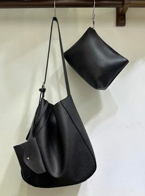 ポーチ付きレザーショルダーバッグ