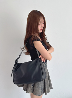 スクエアレザーショルダーバッグ