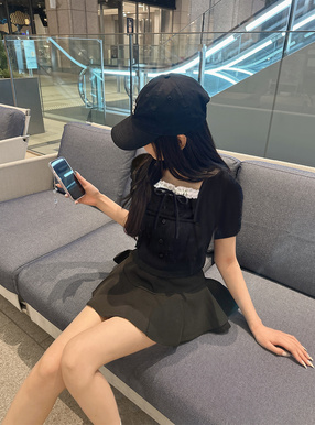 スクエアネックレースリボントップス