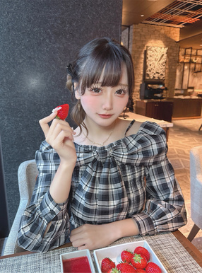 チェック柄ビッグリボンオフショルダートップス