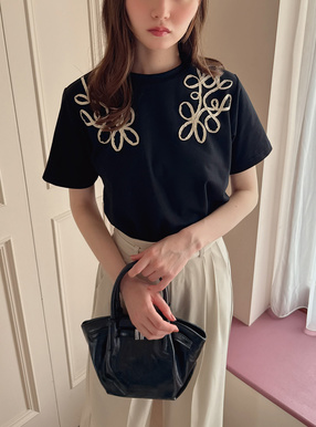 フラワーコード刺繍Tシャツ