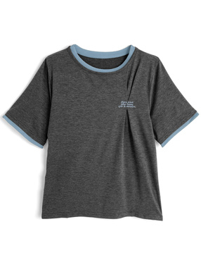 配色レイヤード風ロゴ刺繍タックTシャツ