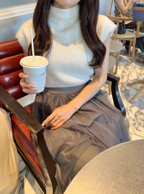 シャギーハイネックノースリーブニット