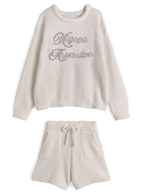 配色ロゴトップス×ショートパンツボアセットアップ
