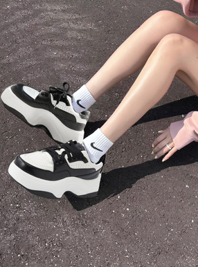 厚底スニーカー