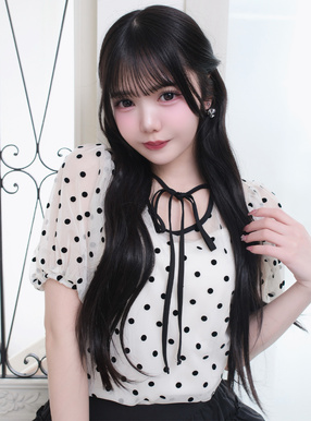 キャミソール付きドット柄ネックリボンパフスリーブチュールトップス