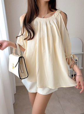 ショルダーオープンリボンブラウス