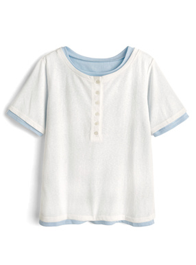 ヘンリーネックTシャツ×ベーシックTシャツアンサンブル