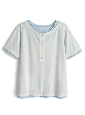 ヘンリーネックTシャツ×ベーシックTシャツアンサンブル