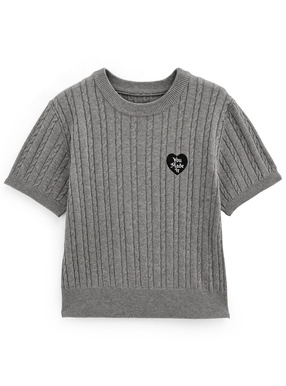 ハートロゴ刺繍ケーブル編みニットトップス