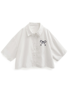 リボン刺繍ショート丈ブラウス