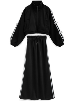 ラインリボンジップトップス×ロングカートスウェットセットアップ