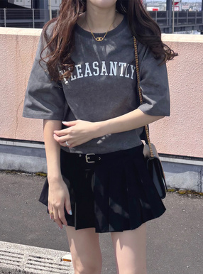 ピグメントロゴプリントTシャツ