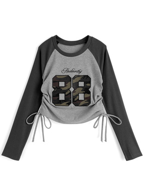 カモフラージュ柄ナンバーロゴ配色ラグランドロストトップス