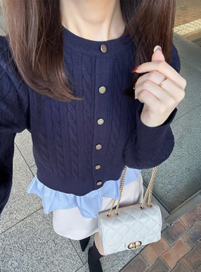 裾フリルケーブル編みニットトップス