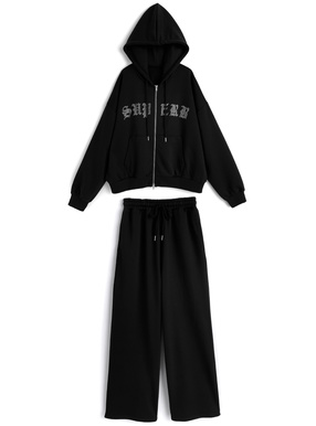 ラインストーンロゴパーカー×ワイドパンツスウェットセットアップ