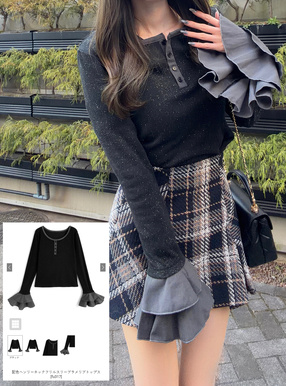 配色ヘンリーネックフリルスリーブラメリブトップス