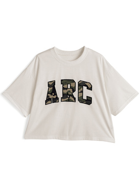 カモフラージュ柄ロゴ刺繍Tシャツ