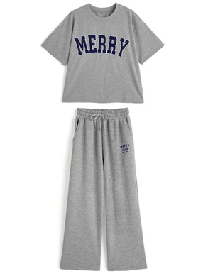 ロゴ刺繍Tシャツ×スウェットパンツセットアップ