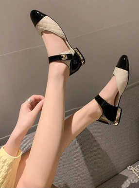 キルティングエナメルストラップパンプス