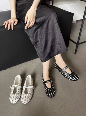 リボンビジューパンプス