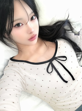 ドット柄配色リボントップス