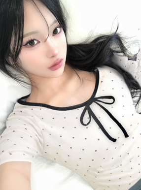 ドット柄配色リボントップス