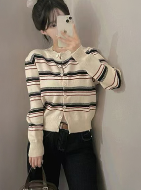 ボーダー柄ニットカーディガン