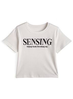 ロゴ刺繍Tシャツ