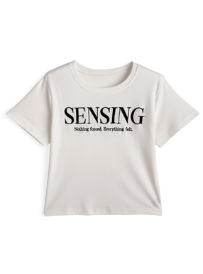 ロゴ刺繍Tシャツ