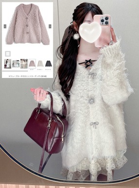 ビジューブローチ付きニットカーディガン