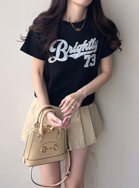 ベースボール風ロゴTシャツ